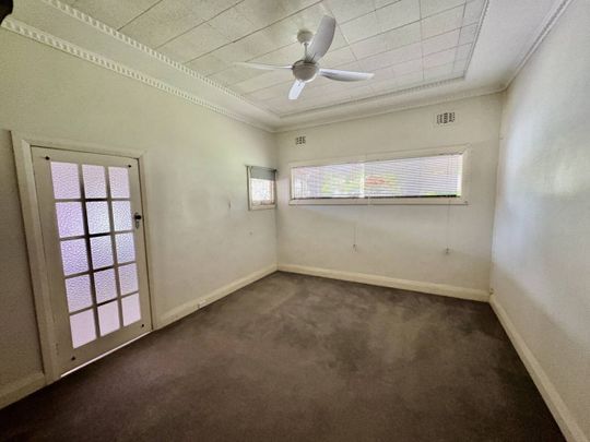 STYLISH 2 BEDDER STEPS FROM THE PARK AND THE NEW GRAFTON POOL - Photo 1