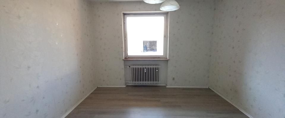 53145 - 3-Zimmer-Wohnung m. Balkon u. Gartennutzung (Selbstrenovieren/Arbeiterwohnung) - Foto 1