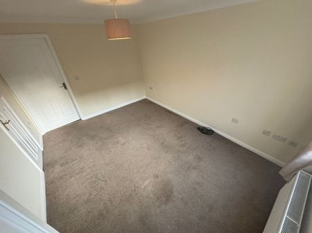 2 bed Semi-Detached - To Let - Photo 4