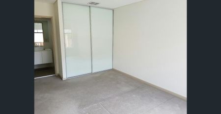 Quiet & Convenient, almost a 3 bedroom - Photo 5
