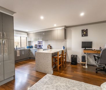 Beautiful air-conditioned 2 bedroom duplex with enchanting rear yard - Photo 5