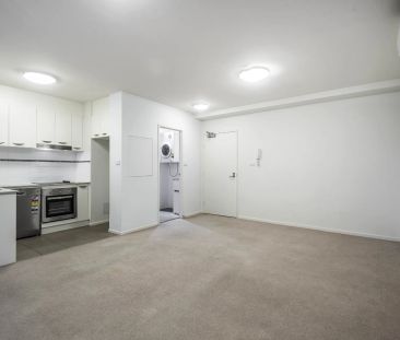 Stylish One-Bedroom Apartment in Prime Bruce Location - Photo 2