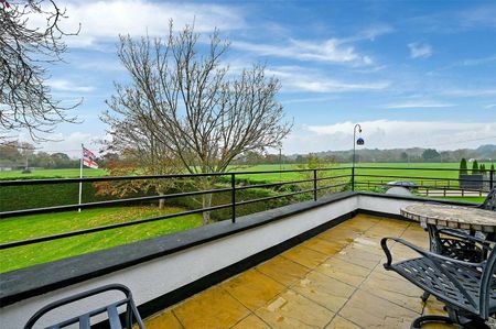 A beautifully presented two bedroom apartment in a gated and private with views over fields an off-street parking. - Photo 2