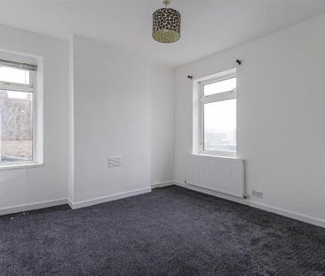 3 bedroom end of terrace house to rent - Photo 6