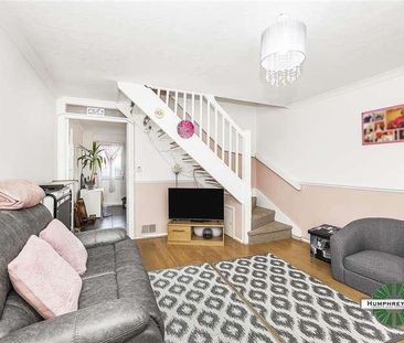 Blunden Close, Chadwell Heath, RM8 - Photo 1