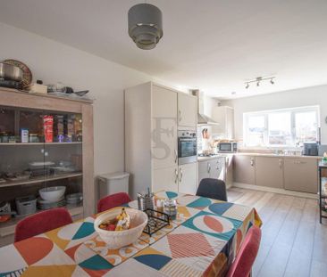 4 bedroom detached house to rent - Photo 3