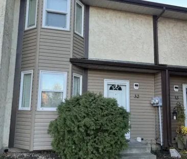 Keheewin 3 bedroom townhouse, 2 parking stalls, backyard | Edmonton - Photo 1