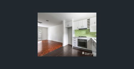 Three Bedroom Townhouse In Fantastic Location - Photo 5