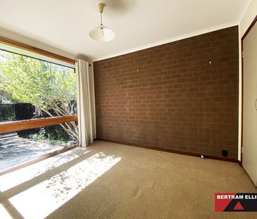 Tri level townhouse close to Canberra Hospital with vintage character - Photo 3