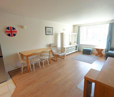 Bramwell Place, Woking - 1 bedroomProperty for lettings - Seymours - Photo 2