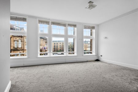 2 bedroom Flat To Let - Photo 2
