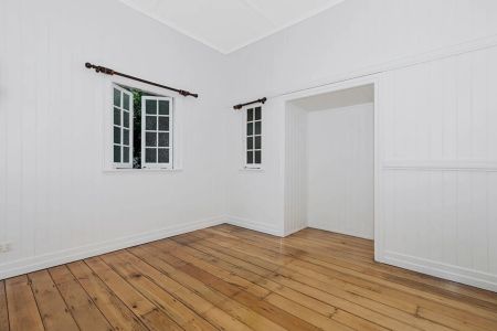 Spacious Three-Bedroom Queenslander with Timeless Charm - Photo 5