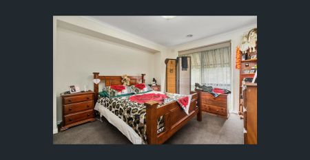 Family Living in Sought-After Lakewood Estate - Photo 3