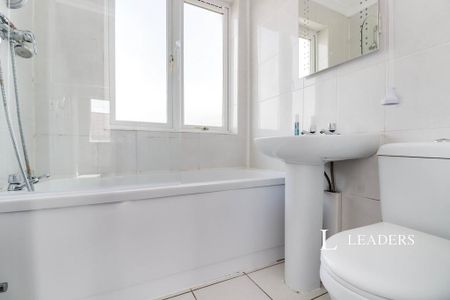 3 bedroom terraced house to rent - Photo 4