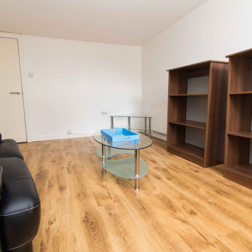 Flat 1, 32 BRUDENELL AVENUE Leeds - LS6 1HD - Photo 1