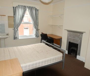 6 bedroom 3 bathrooms - Photo 5