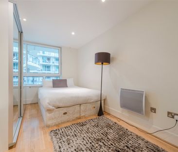 St. George Wharf, London, SW8 2LZ - Photo 4
