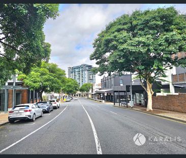 370 Sandgate Road, Albion, Qld 4010 - Photo 3