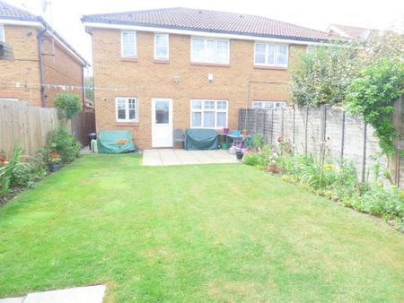 Gresham Road, Hounslow, TW3 - Photo 4