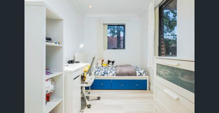 Spacious Three-Bedroom Apartment in the Heart of Castle Hill - Photo 5