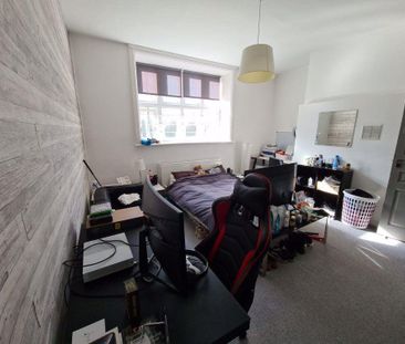 3 bedroom flat to rent - Photo 6
