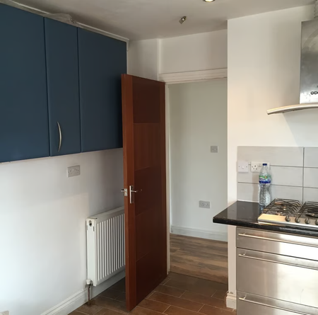 1 bedroom in a house share to rent - Photo 3