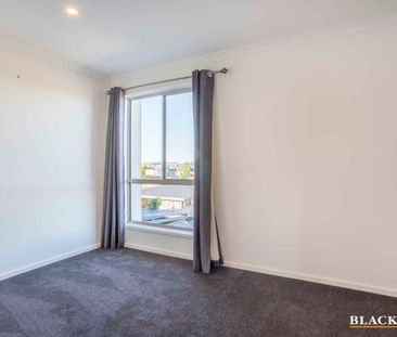 Immaculate 2 bedroom townhouse - Photo 6