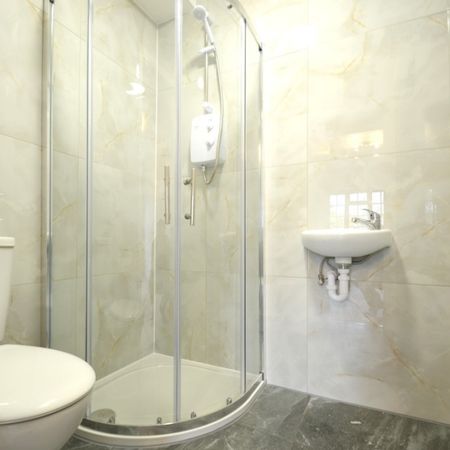 1 bedroom Property to rent - Photo 4