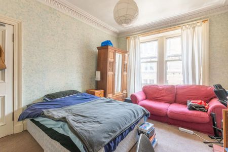 3 bedroom flat to rent - Photo 3