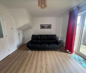 3 bedroom end of terrace house to rent - Photo 1