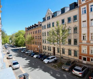 mitten auf dem Schloßberg • 2 Zimmer • neues Laminat • mit Balkon •... - Photo 1