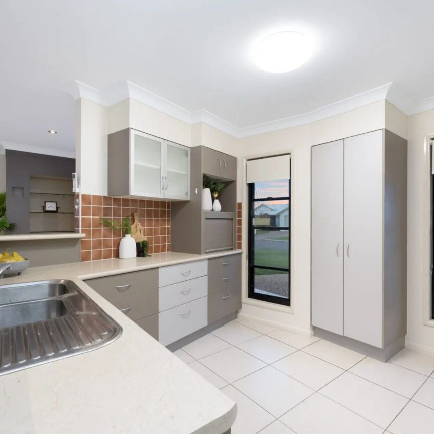 72 Seabrook Circuit, Bushland Beach. - Photo 1