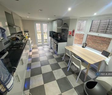 1 bedroom in a house share to rent - Photo 3