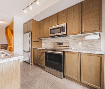 For Lease - 422 Athabasca Common, Oakville, Ontario - Photo 6
