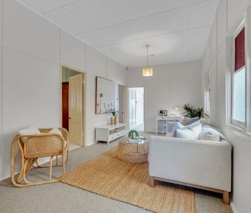 Spacious Family Home With Ocean Views - Photo 2