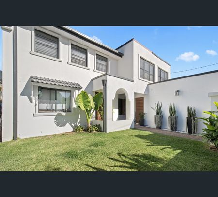 35 Boongala Road, Broadbeach Waters, Qld 4218 - Photo 3