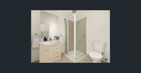 Stylish Brunswick West Gem - Location, Lifestyle, and Comfort! - Photo 4