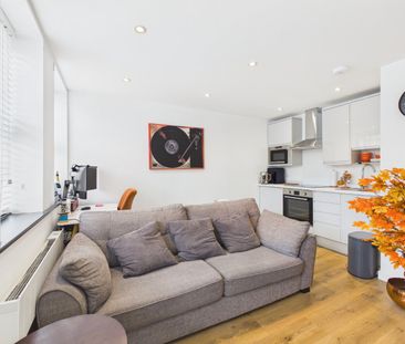1 bedroom Flat in Victoria Road, Farnborough - Photo 1