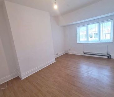3 bedroom flat to rent - Photo 3