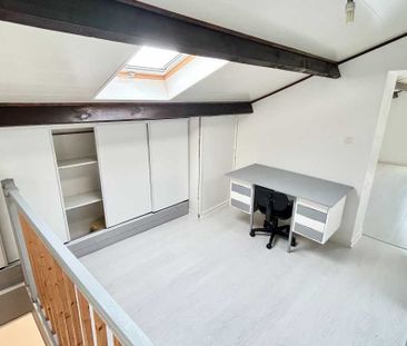 Location / Duplex - Photo 4
