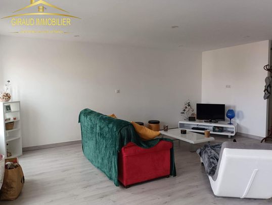 Location Appartement 4 pièces 90m² CHARLIEU 42190 - Photo 1
