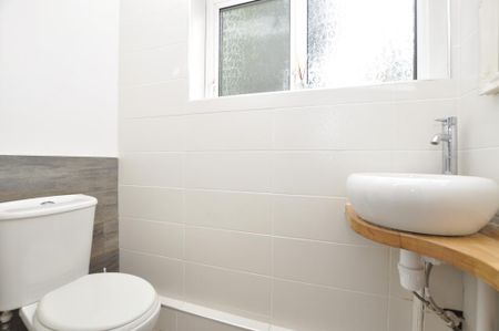 3 bedroom detached house to rent - Photo 5