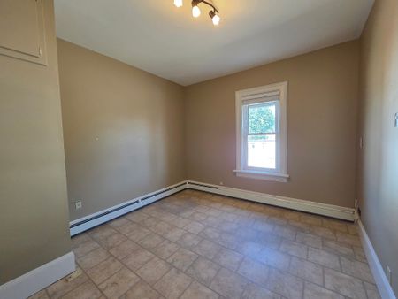 For Lease - 135 Fergus Street, Wellington North, Ontario - Photo 4