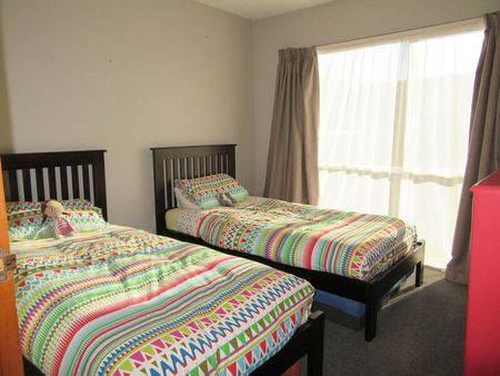 Family Home – Parklands Location - Photo 3