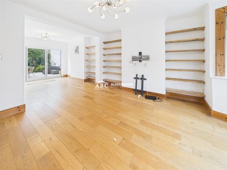 Sandringham Gardens, N12 0NY, London - Photo 4