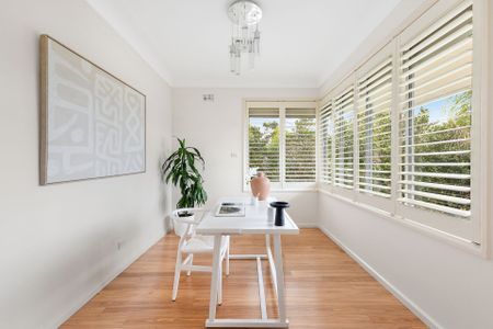 Idyllic 4 Bedroom Family Haven in a Tranquil Wahroonga Cul-de-sac - Photo 5