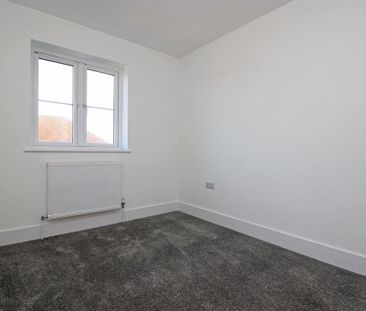 3 bedroom end of terrace house to rent - Photo 3