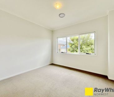 Immaculate Family Home | Convenient Location - Photo 3