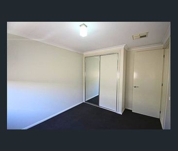 Modern 4 Bedroom Home - Photo 3