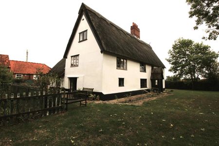 4 bedroom semi-detached house to rent - Photo 5